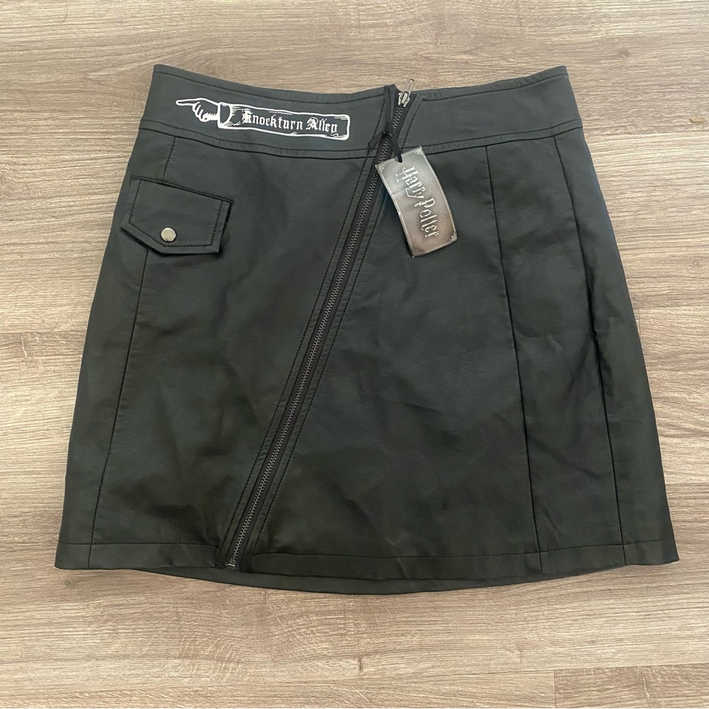 NWT Hot Topic Black Faux Leather Skirt Knockturn Alley Harry Potter Size Small